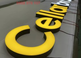 gia công chữ mica theo yêu cầu